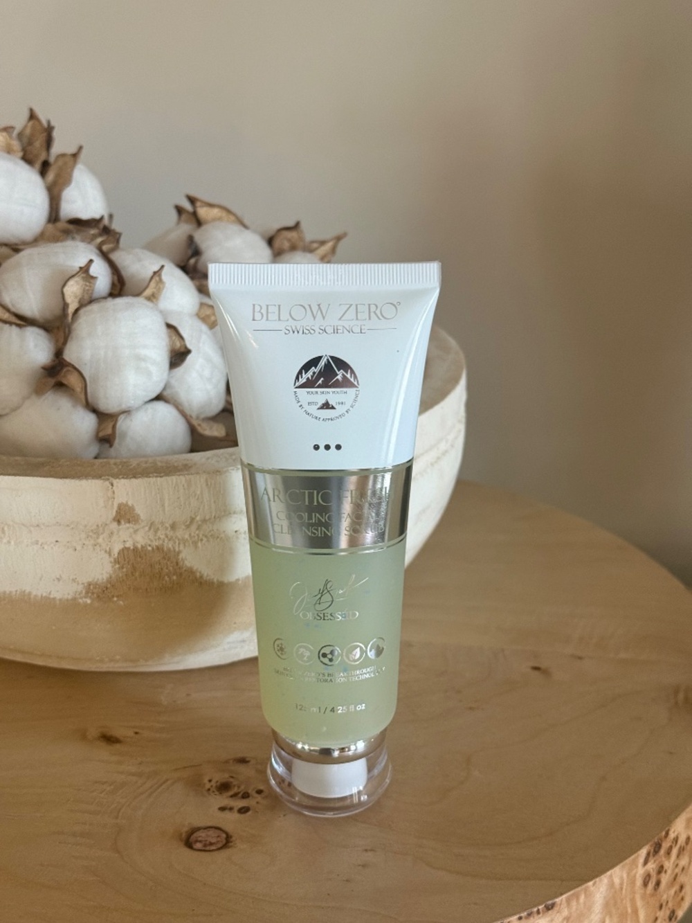 Below Zero Swiss Science Arctic Fresh Cooling Facial Cleansing Scrub